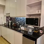 Cozy Retreat W Balcony, Netflix, Pool, Near Bgc