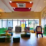 Condo At The Heart Of Bgc Located At Uptown Parksuites