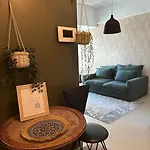 1Br Wnetflix Disneyplus And Pool Across Sm Megamall Ortigas Cbd
