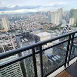 Green Flat Studio In Gramercy Makati With Netflix