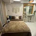 Cozy Place With City View At Greenbelt Makati