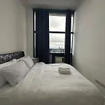 64F Spacious 1 Bedroom Nice View Pool Sauna Gym