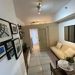 Makati High Rise 1 Bedroom Condo With Balcony