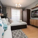 Newly Renovated Pasig Studio With Pool And Fiber Wi-Fi