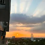 Coast Residences - 1 Bedroom With Balcony Near Picc, Wtc, Star City & Moa