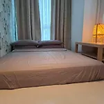 Manila Urban Resort At Azure