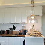 Luxury Bohemian Condo Venice Canal Mall & Bgc Views