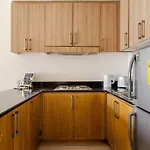 2Bedroom 2Bath Near Moa With Balcony Facing Pool