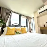 Eastwood Global Plaza Luxury 1Bed Room With 2 Toilets And Laundry Room
