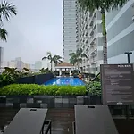 Coast Residences - 1 Bedroom With Balcony Near Picc, Wtc, Star City & Moa