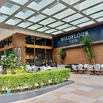 Bgc Luxury Condo - Balcony, Pool, Wi-Fi, City View - Suite 25