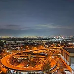 Azure 1Br Citylights With Netlfix Near Airport