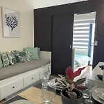 Cozy Cool Condo In Makati