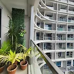 Pristine & Cozy Stay At Uptown Mall Bgc Across Mitsukoshi With Free Parking