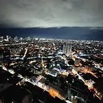Comfy Makati Condo Wifi, Netflix And Disney