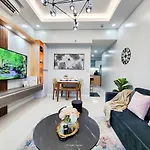 Large One Bedroom Unit In Uptown Bgc