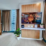 Large One Bedroom Unit In Uptown Bgc