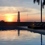 Condo Unit Near Moa, Picc, Us Embassy And Airport
