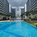 Las Vegas Of The Philippines In Pasay Manila! Luxury Near Naia Airport, Solaire, Okada, City Of Dreams, And Casinos. Enjoy Free Pool Access, High-Speed Wifi, And Netflix. Comfort With Resort-Type Living. Secure Your Limited Offer This Month