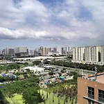 Posh 1 Bedroom Unit+ Netflix*Wifi @ Shore 2