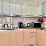 Cozy Home At Venice Luxury Bgc