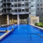 1Br With Balcony Condotel In Moa Complex, Entertainment City, Near Naia, Free Wifi, Netflix
