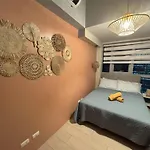 Cozy 3 Bedroom In Uptown Parksuites - Near Mall, Restaurants And Supermarket