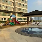 Beacon Makati Condo Free Pool Access Free Wifi 100Mbps & Free Netflix
