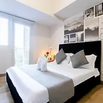 Luxx Suites Mckinley With Fast Wifi In Bgc