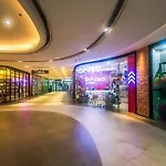 Chic Floating Penthouse Makati Gym Air Condo Gym Swim Park 300Mb