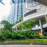 Chic Floating Penthouse Makati Gym Air Condo Gym Swim Park 300Mb