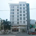 Reddoorz At Luxelite Suites Makati