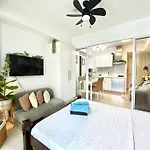 Azure Urban Resort By Melrose Avenue