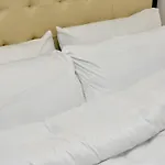 Sea Residences 2Br Pool View Unit For 4-8 Pax - Beehive Stay Moa