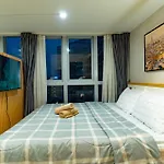 3Br Modern Uptown Parksuites Bgc With Bathtub