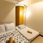 3Br Modern Uptown Parksuites Bgc With Bathtub