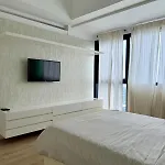 Condo Roughly 30 Mins From Naia With View Of Greenhills