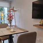 Affordable Condo In Makati W/ Wi-Fi, Netflix, Pool