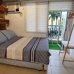 Affordable Condo In Makati W/ Wi-Fi, Netflix, Pool