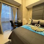 Industrial Chic Studio In Mckinley Hill Walk To Venice Mall