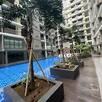 Spacious 1Br Near Airport Across Okada, Solaire