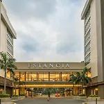 Budget Accommodation At Ace Suites By The Famous Indoor Water Spa
