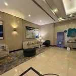 Balcony Overlooking The Iconic Venice Grand Canal With Pool & Sauna, Alexa Smart Lighting, Free Parking, 5 Mins To Bgc, Fast Wifi, Emma Mattress And Pillows