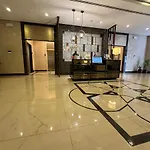 Balcony Overlooking The Iconic Venice Grand Canal With Pool & Sauna, Alexa Smart Lighting, Free Parking, 5 Mins To Bgc, Fast Wifi, Emma Mattress And Pillows