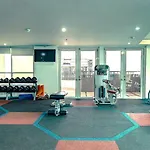 Central Bgc - Spacious Modern 2 Bedrooms 2 Bathrooms With Balcony