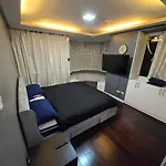 Central Bgc - Spacious Modern 2 Bedrooms 2 Bathrooms With Balcony