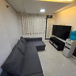 Central Bgc - Spacious Modern 2 Bedrooms 2 Bathrooms With Balcony