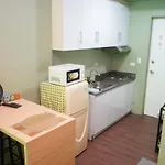 Beautiful 1-Bedroom Condo In Makati - Pool, Gym & Near Airport