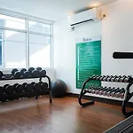 Beautiful 1-Bedroom Condo In Makati - Pool, Gym & Near Airport