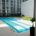 Beautiful 1-Bedroom Condo In Makati - Pool, Gym & Near Airport